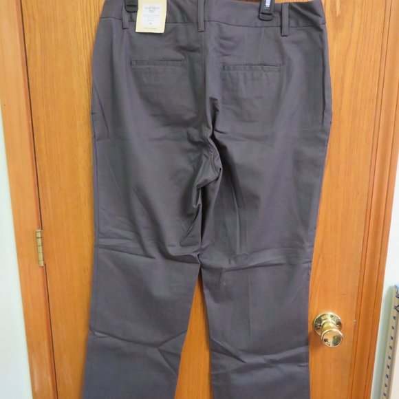 NWT - Dress Barn Grey Pants - Size 16 - Picture 3 of 6